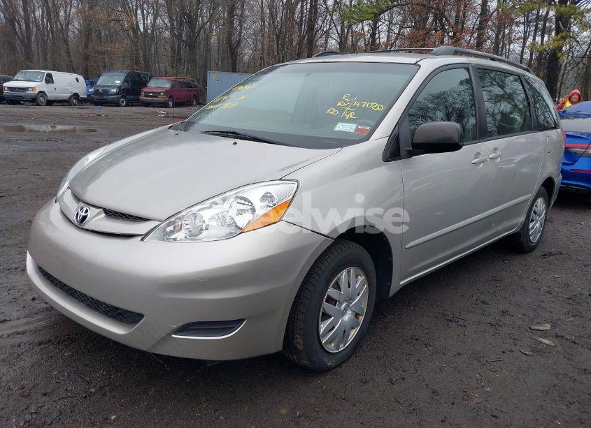 Photo 2 of 2008 Toyota Sienna CE (VIN 5TDZK23C88S196667)
