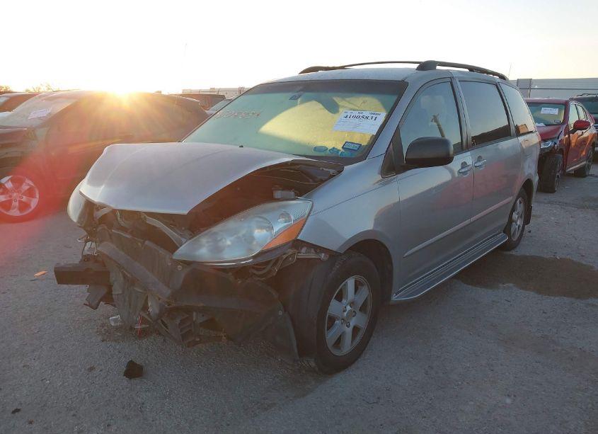 Photo 2 of 2008 Toyota Sienna LE (VIN 5TDZK23C88S210437)