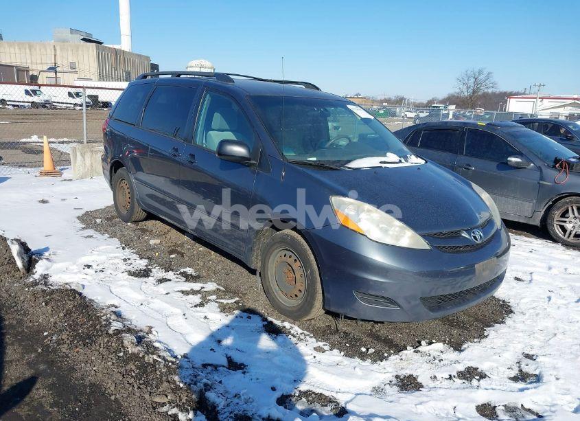 2009 Toyota Sienna LE (VIN 5TDZK23C89S261471) main photo