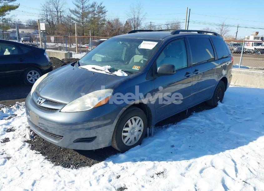 Photo 2 of 2009 Toyota Sienna LE (VIN 5TDZK23C89S261471)
