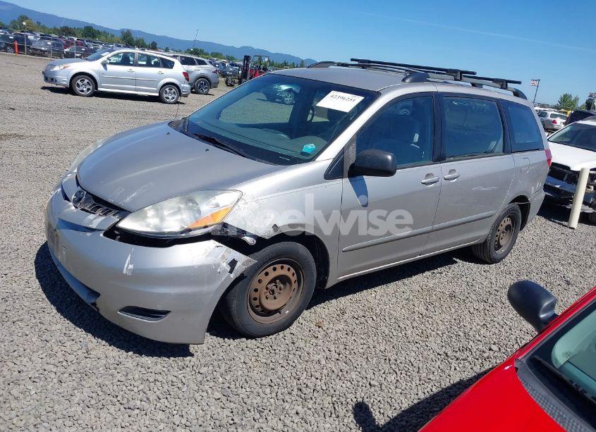 Photo 2 of 2007 Toyota Sienna CE (VIN 5TDZK23C97S000184)