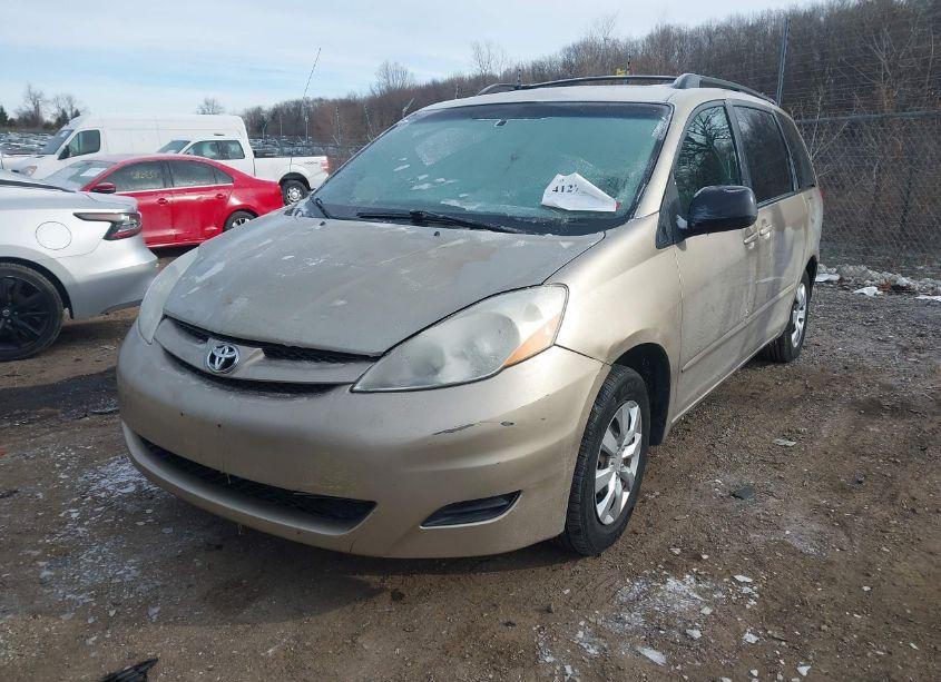 Photo 2 of 2007 Toyota Sienna LE (VIN 5TDZK23C97S006079)