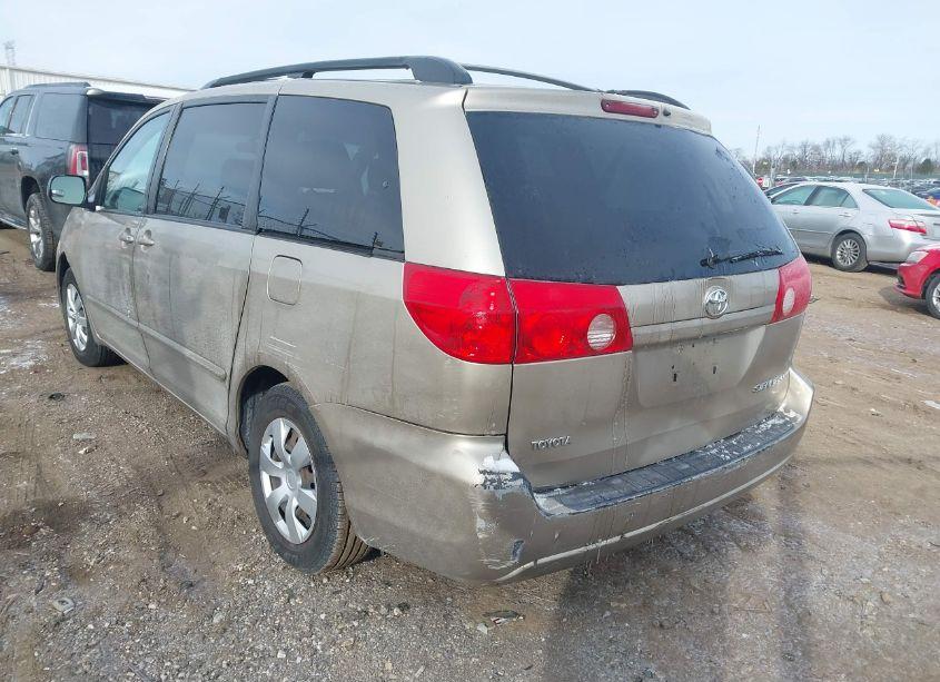 Photo 3 of 2007 Toyota Sienna LE (VIN 5TDZK23C97S006079)