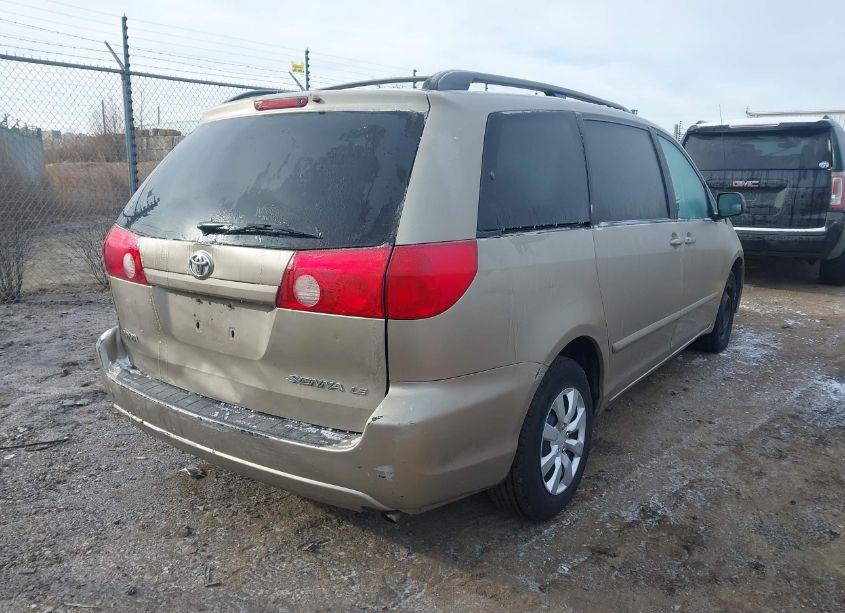 Photo 4 of 2007 Toyota Sienna LE (VIN 5TDZK23C97S006079)