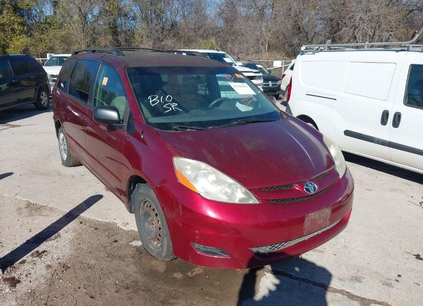2007 Toyota Sienna LE (VIN 5TDZK23C97S025070) main photo