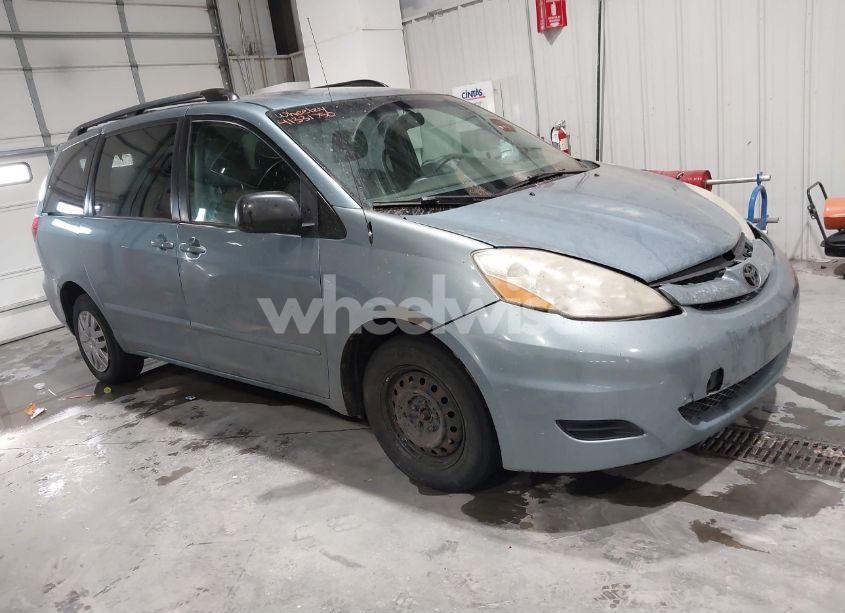 2007 Toyota Sienna LE (VIN 5TDZK23C97S029149) main photo