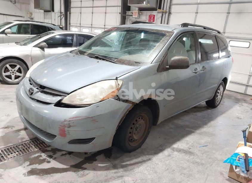 Photo 2 of 2007 Toyota Sienna LE (VIN 5TDZK23C97S029149)