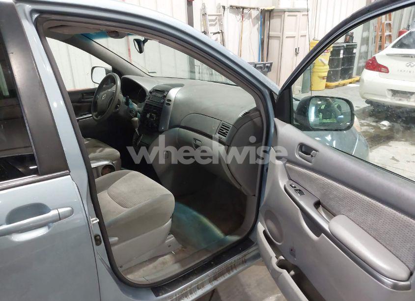 Photo 5 of 2007 Toyota Sienna LE (VIN 5TDZK23C97S029149)