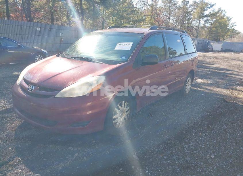 Photo 2 of 2007 Toyota Sienna LE (VIN 5TDZK23C97S032570)