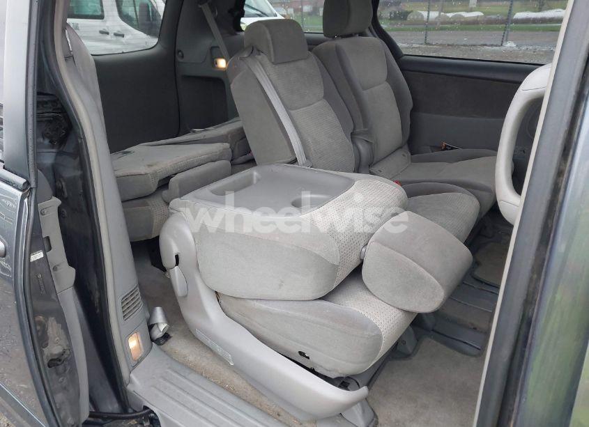 Photo 8 of 2007 Toyota Sienna CE/LE (VIN 5TDZK23C97S047120)