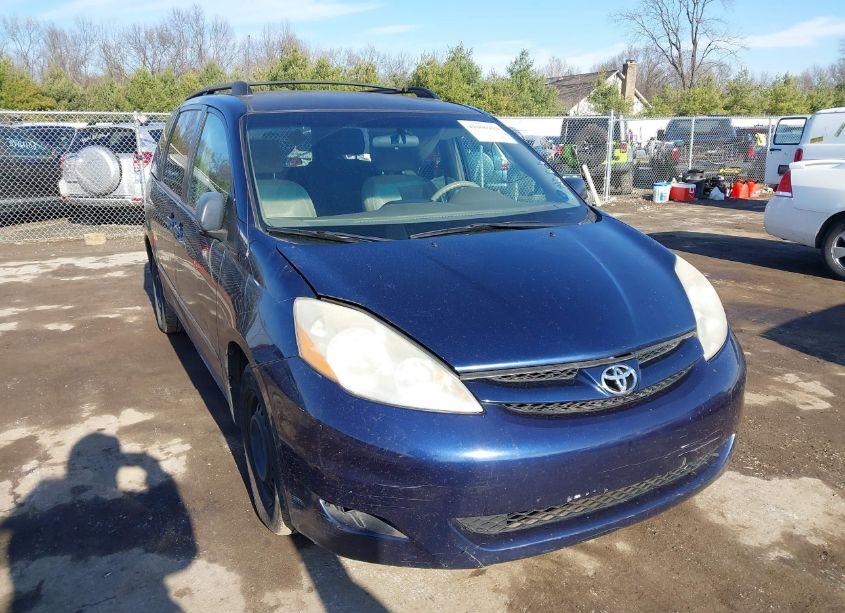 2007 Toyota Sienna LE (VIN 5TDZK23C97S064645) main photo