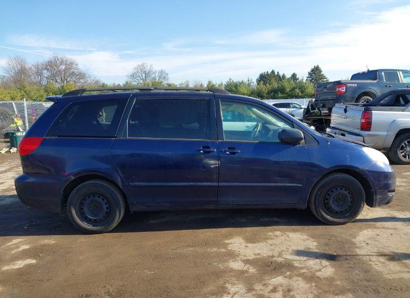 Photo 13 of 2007 Toyota Sienna LE (VIN 5TDZK23C97S064645)