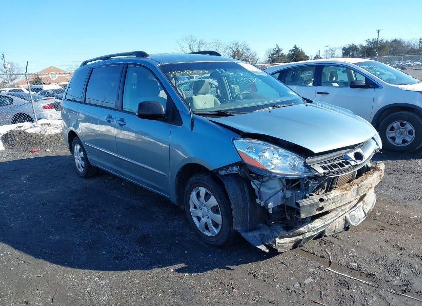 2007 Toyota Sienna LE (VIN 5TDZK23C97S072017) main photo