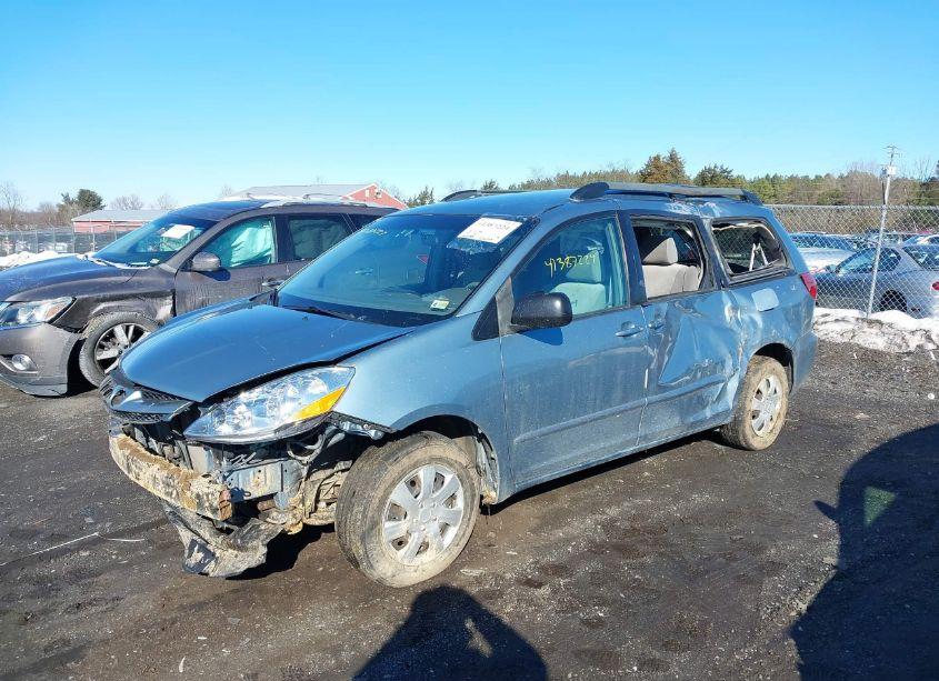 Photo 2 of 2007 Toyota Sienna LE (VIN 5TDZK23C97S072017)