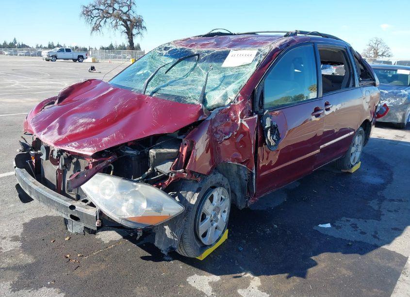 Photo 2 of 2007 Toyota Sienna LE (VIN 5TDZK23C97S077167)