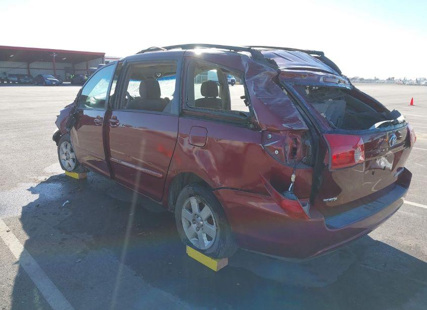 Photo 3 of 2007 Toyota Sienna LE (VIN 5TDZK23C97S077167)