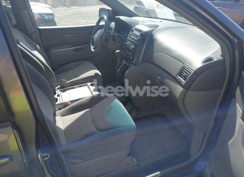 Photo 5 of 2007 Toyota Sienna LE (VIN 5TDZK23C97S078643)