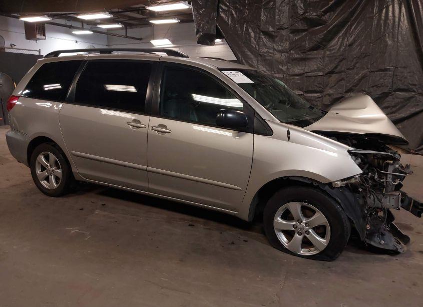 2008 Toyota Sienna LE (VIN 5TDZK23C98S125333) main photo