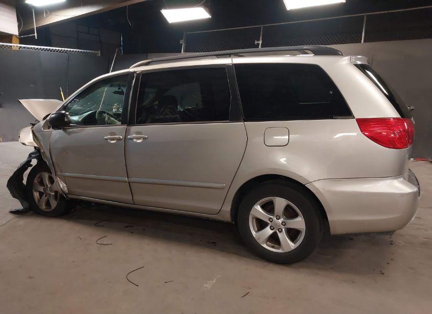 Photo 3 of 2008 Toyota Sienna LE (VIN 5TDZK23C98S125333)