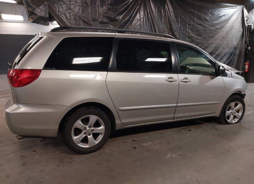 Photo 4 of 2008 Toyota Sienna LE (VIN 5TDZK23C98S125333)