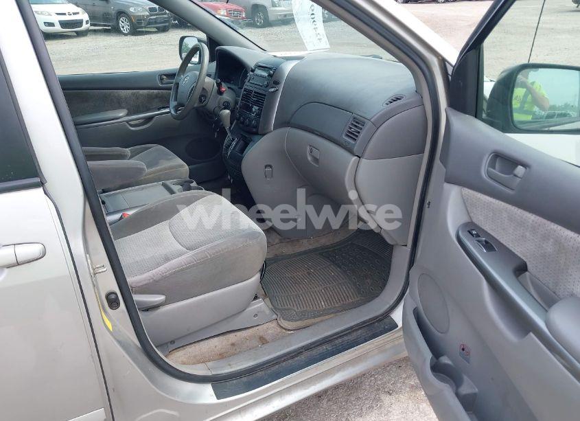 Photo 5 of 2008 Toyota Sienna LE (VIN 5TDZK23C98S155772)