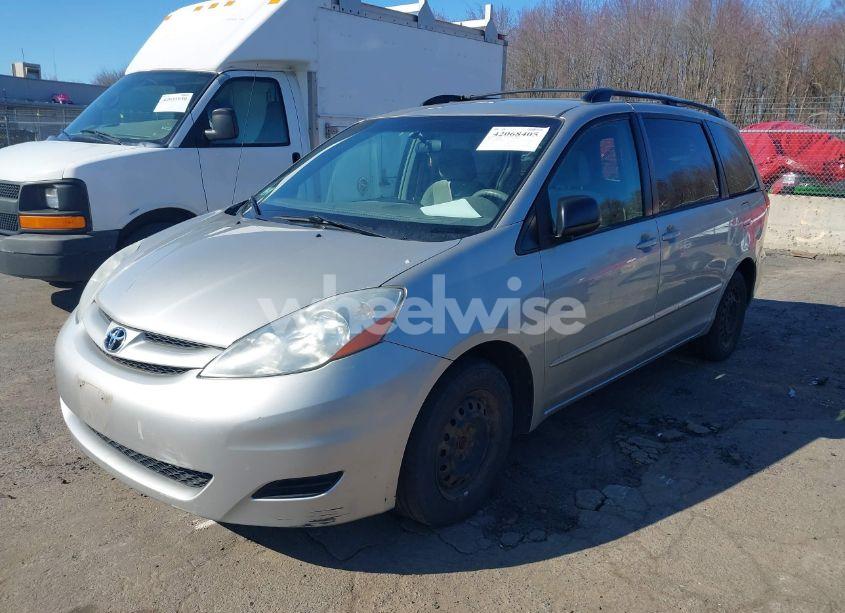 Photo 2 of 2008 Toyota Sienna LE (VIN 5TDZK23C98S203884)