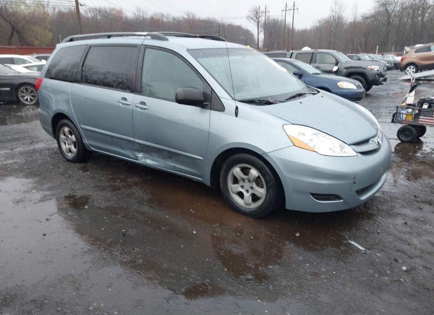 2009 Toyota Sienna LE (VIN 5TDZK23C99S287352) main photo