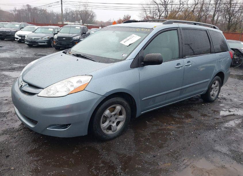 Photo 2 of 2009 Toyota Sienna LE (VIN 5TDZK23C99S287352)