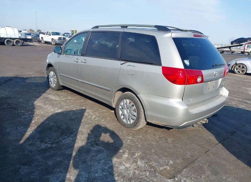 Photo 3 of 2007 Toyota Sienna LE (VIN 5TDZK23CX7S004647)
