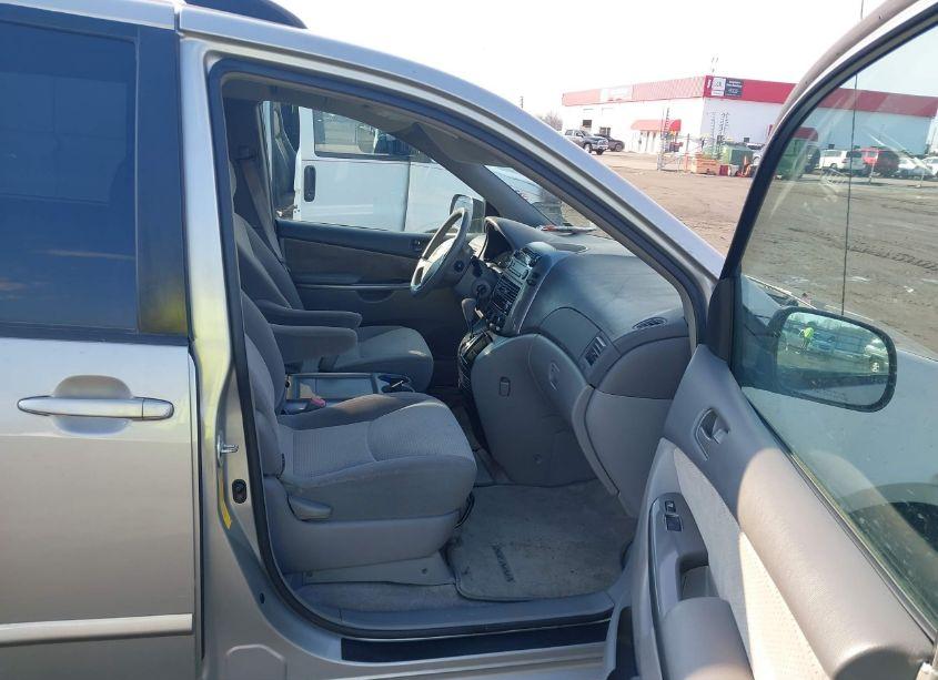 Photo 5 of 2007 Toyota Sienna LE (VIN 5TDZK23CX7S004647)