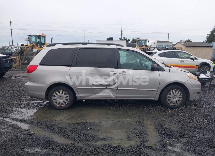Photo 14 of 2007 Toyota Sienna LE (VIN 5TDZK23CX7S011856)