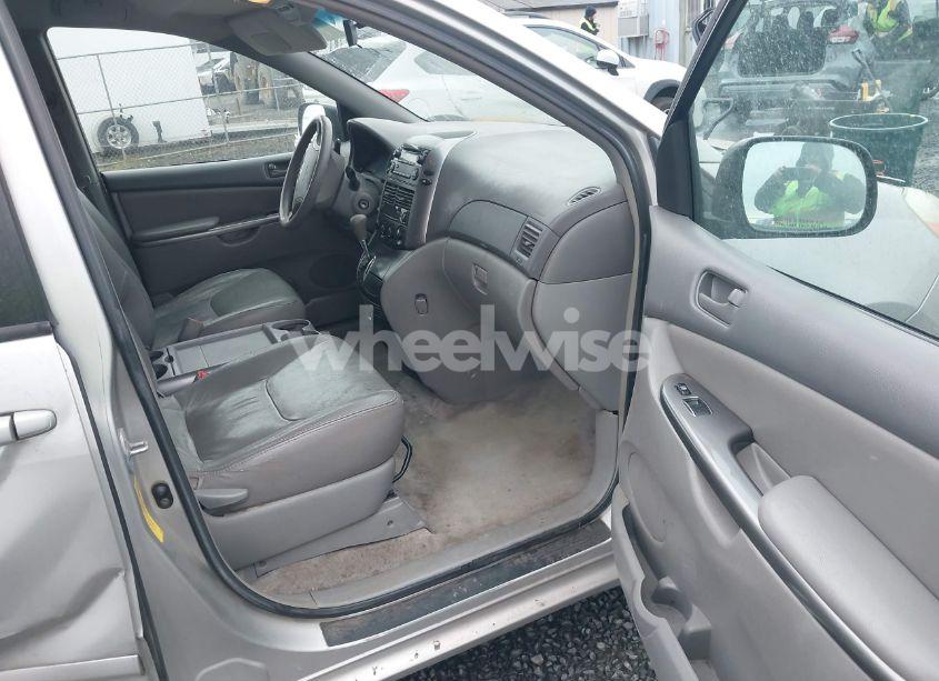 Photo 5 of 2007 Toyota Sienna LE (VIN 5TDZK23CX7S011856)