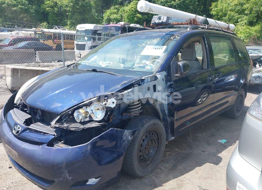 Photo 2 of 2007 Toyota Sienna CE (VIN 5TDZK23CX7S038314)