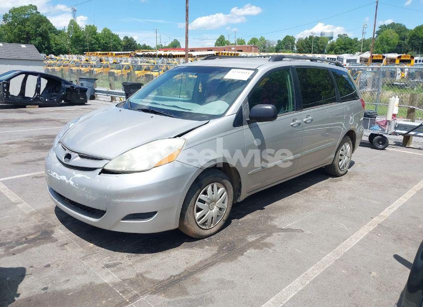 Photo 2 of 2007 Toyota Sienna CE/LE (VIN 5TDZK23CX7S049023)