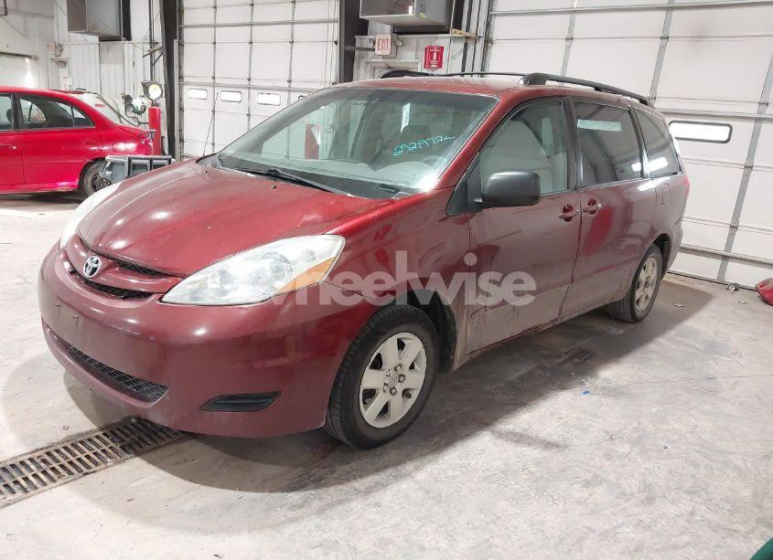 Photo 2 of 2007 Toyota Sienna LE (VIN 5TDZK23CX7S054478)