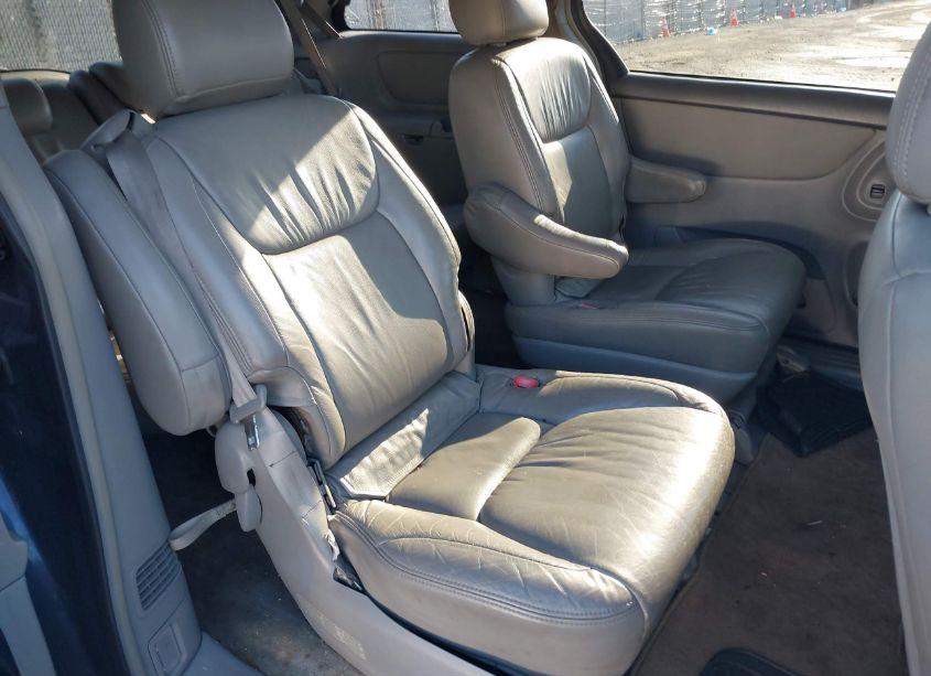 Photo 8 of 2007 Toyota Sienna LE (VIN 5TDZK23CX7S064945)