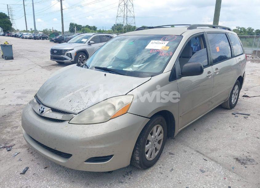Photo 2 of 2007 Toyota Sienna CE (VIN 5TDZK23CX7S086041)