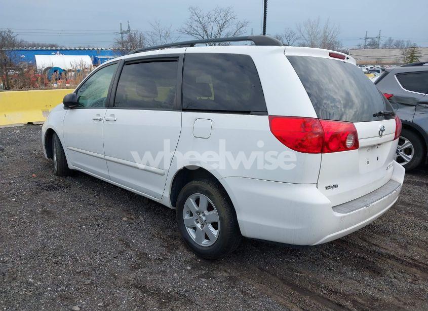 Photo 3 of 2008 Toyota Sienna LE (VIN 5TDZK23CX8S099504)