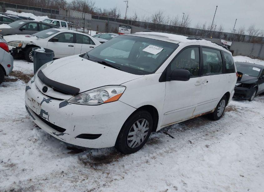 Photo 2 of 2008 Toyota Sienna CE (VIN 5TDZK23CX8S102384)
