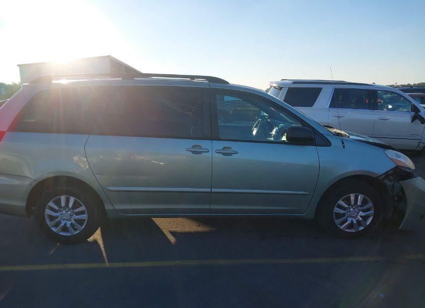 Photo 13 of 2008 Toyota Sienna LE (VIN 5TDZK23CX8S105768)