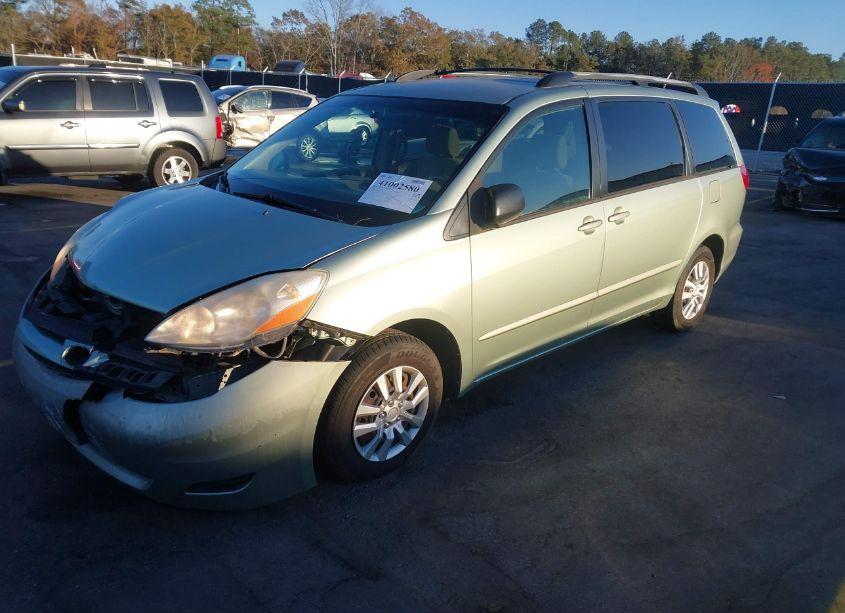 Photo 2 of 2008 Toyota Sienna LE (VIN 5TDZK23CX8S105768)