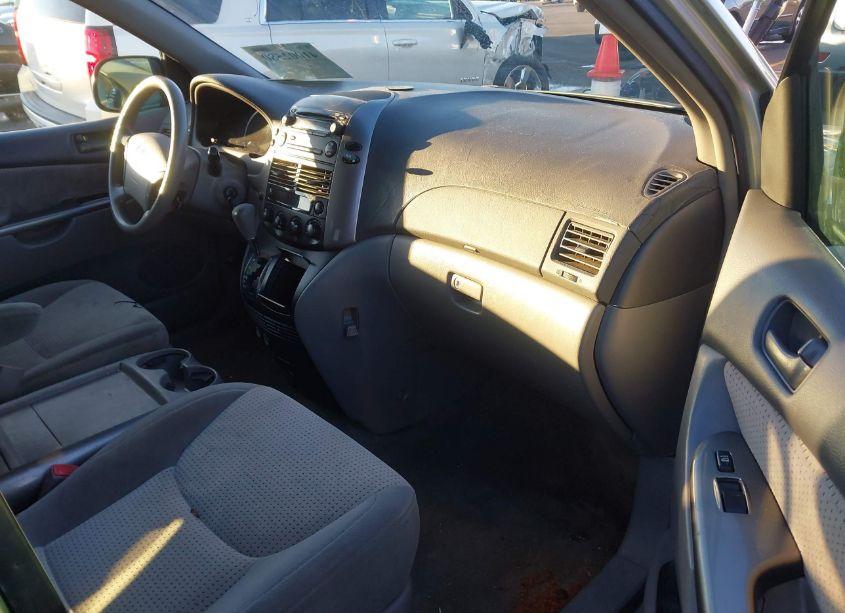 Photo 5 of 2008 Toyota Sienna LE (VIN 5TDZK23CX8S105768)