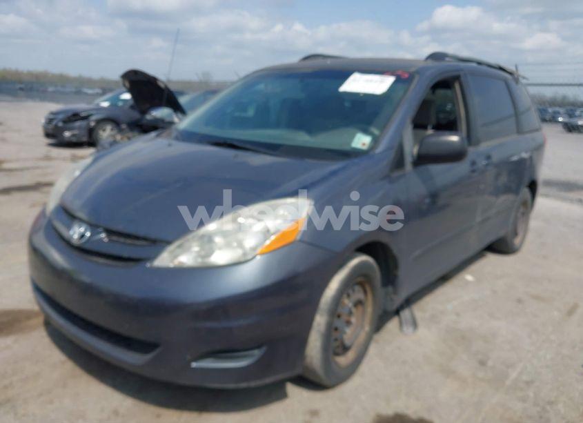 Photo 2 of 2008 Toyota Sienna LE (VIN 5TDZK23CX8S133067)