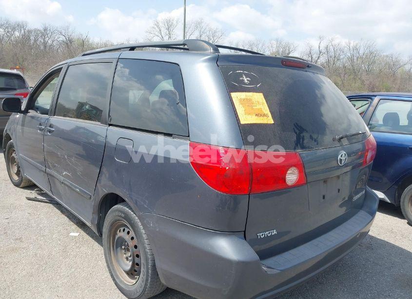 Photo 3 of 2008 Toyota Sienna LE (VIN 5TDZK23CX8S133067)