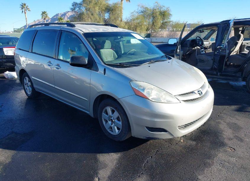 2008 Toyota Sienna LE (VIN 5TDZK23CX8S135739) main photo
