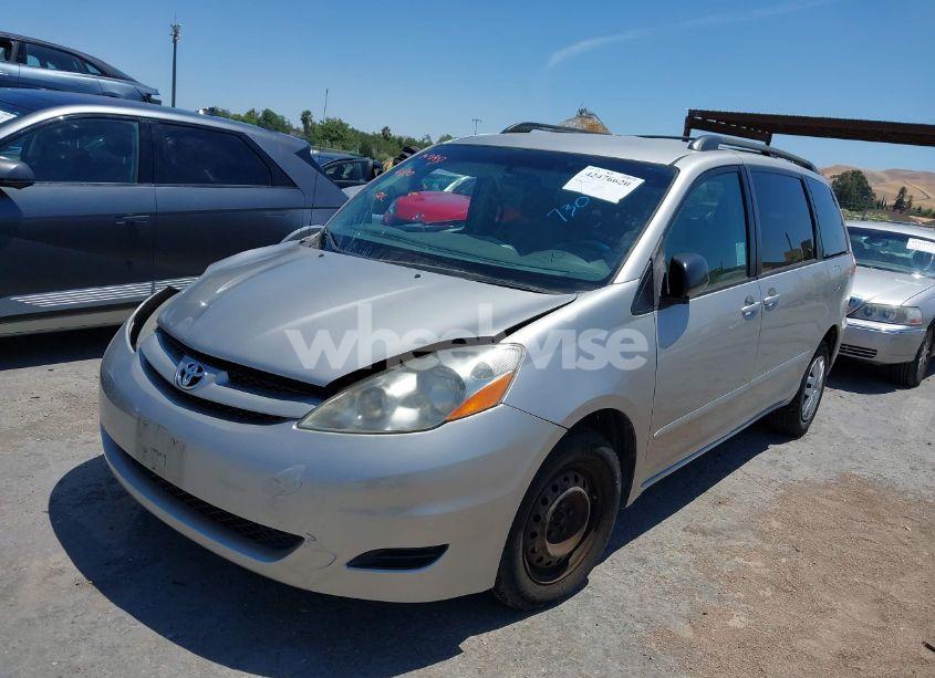 Photo 2 of 2008 Toyota Sienna LE (VIN 5TDZK23CX8S147308)