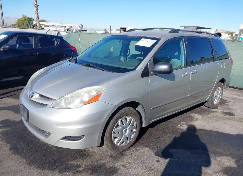 Photo 2 of 2008 Toyota Sienna CE (VIN 5TDZK23CX8S150029)
