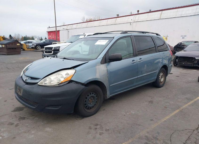 Photo 2 of 2008 Toyota Sienna LE (VIN 5TDZK23CX8S151505)