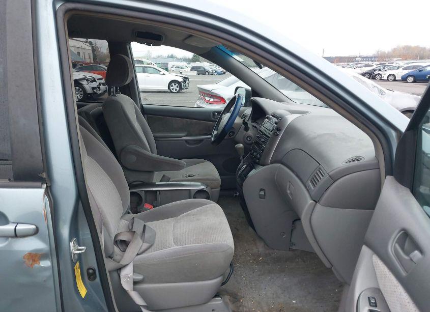 Photo 5 of 2008 Toyota Sienna LE (VIN 5TDZK23CX8S151505)