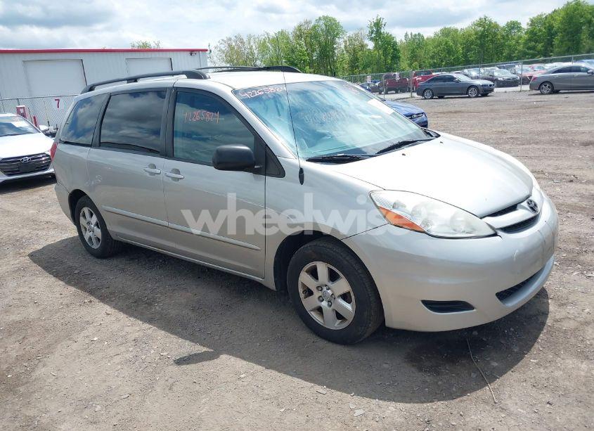 2008 Toyota Sienna LE (VIN 5TDZK23CX8S160611) main photo